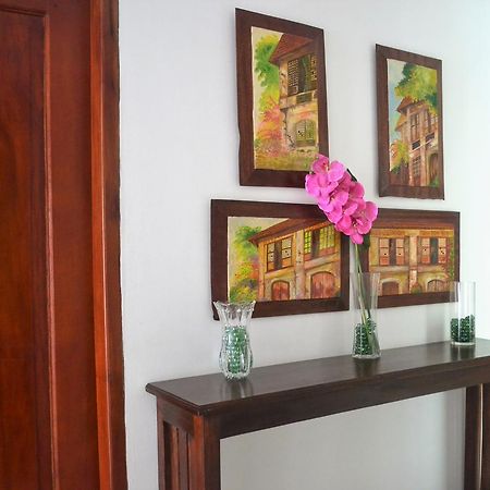 Hotel Lola Natividad Виган Экстерьер фото